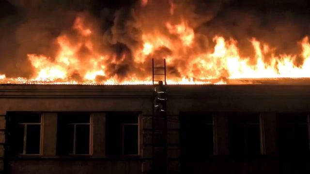 Обстрел школы №33 (27 августа 2014 г., пр. Ленинский, г. Донецк) смотреть онлайн