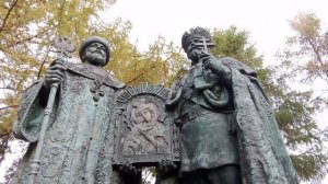 памятник к 400 - летию дома Романовых