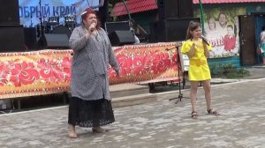 Нам сказки бабушка читала