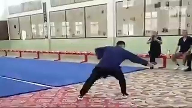 Синъи багуачжан (形意八卦掌), демонстрирует мастер Сюэ Лижун (薛利荣) /   Xue Li Rong.