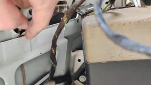 Mercedes W211 вода в багажнике.