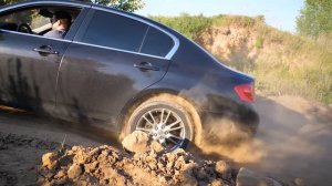 ОБЪЕЗД ПРОБКИ! Большегрузы сломали дорогу и НИВА повисла на горе