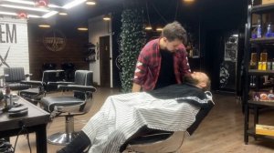 Пранк в БАРБЕРШОПЕ! Барбер притворился новичком / Прикинулся парикмахером / Пранк над клиентом