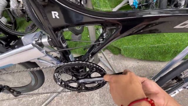 YouTube Birdy3 R20 黑+銀 大改 RIDEA 54TW3隨圖餅+陶瓷BB +前雙水架碼+CARBON前後避震+頭柱蓋+前叉轉點+手筒，XT油制， 鈦腳撐，SR 座垫，MKS快拆? смотреть онлайн