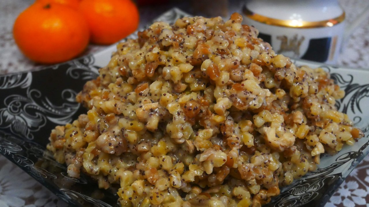 Кутья с маком и орехами