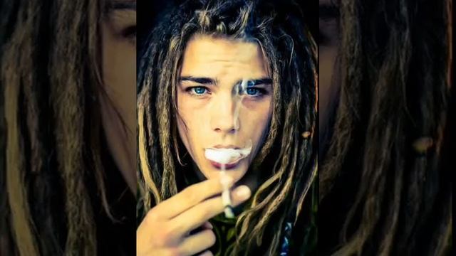 hindan - белые обои, черная посуда смотреть онлайн