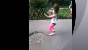 ☂Я НЕ ХОЗЯЙКА СВОИХ НОГ☂зажигательный танец маленькой девочки