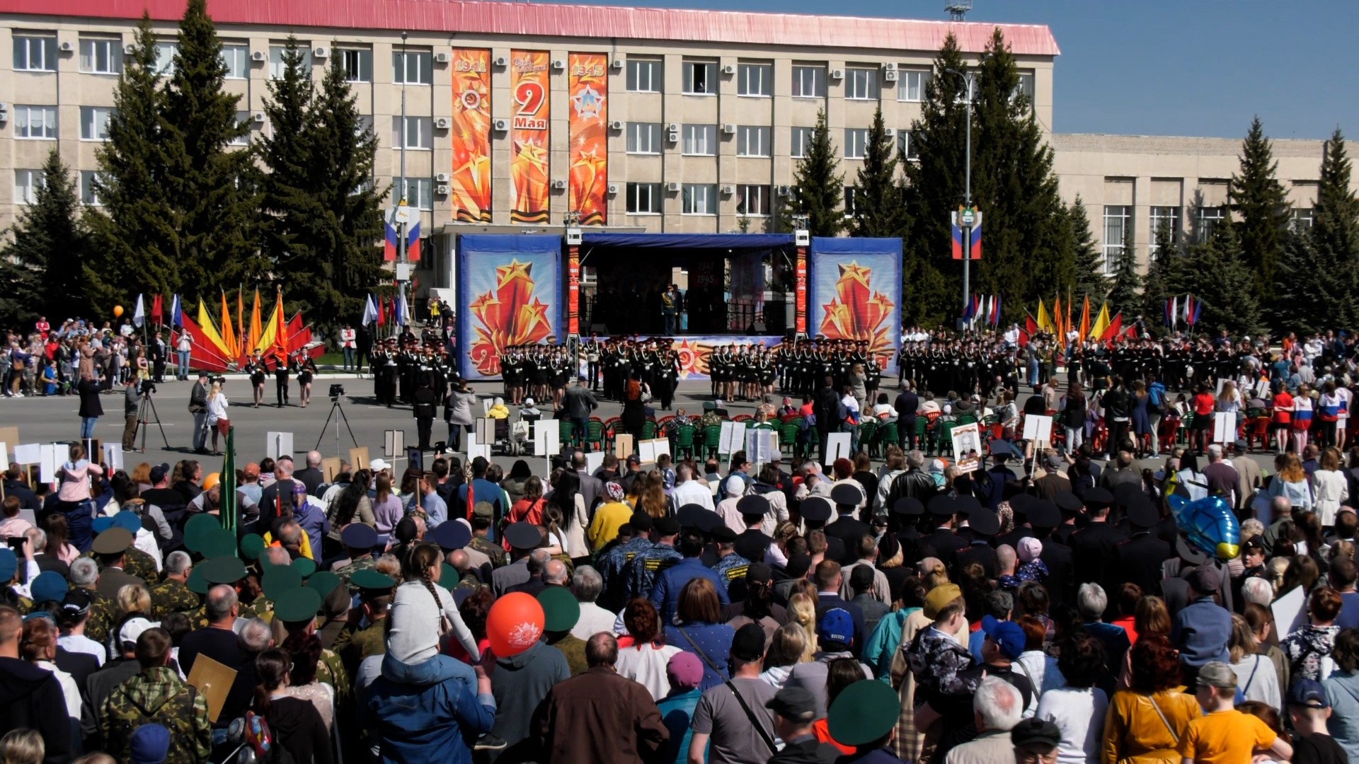 Торжественный митинг и парад кадетов в Шадринске