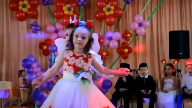 Танец Эльфа и Дюймовочки смотреть онлайн