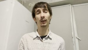 Пыль со склада вызывает аллергию у ЕвМоха и Таты