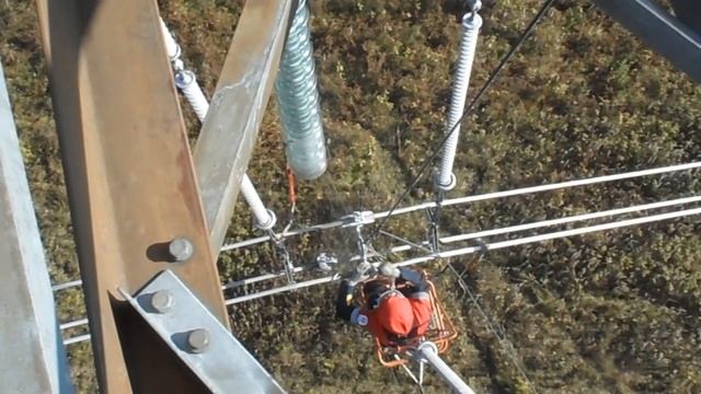 Работы под напряжением. Ремонт ВЛ под напряжением