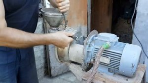 Зернодробилка своими руками / how to made a grain crusher