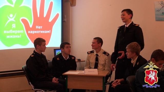 2017_10_27_Недетский разговор:сотрудники полиции проводят профилактические беседы о вреде наркотиков