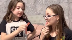 Челлендж кто быстрее съест Лиза или Соня?😳