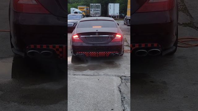 Mercedes CLS 55 AMG straight piped!!  Revs at the end!!