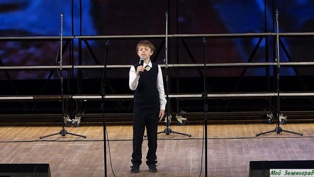 Владимир Зайцев читает стих. Татьяны Подцветовой "Колокола звонили день-деньской"