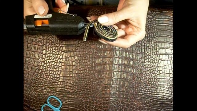 Как сделать украшение из обыкновенной молнии смотреть онлайн