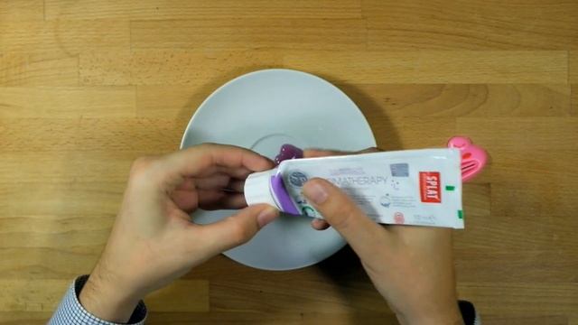 Выдавливатель зубной пасты в виде розовой свиньи! смотреть онлайн