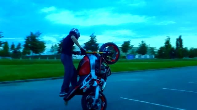Улётное видео с мотоциклом в Азове смотреть онлайн