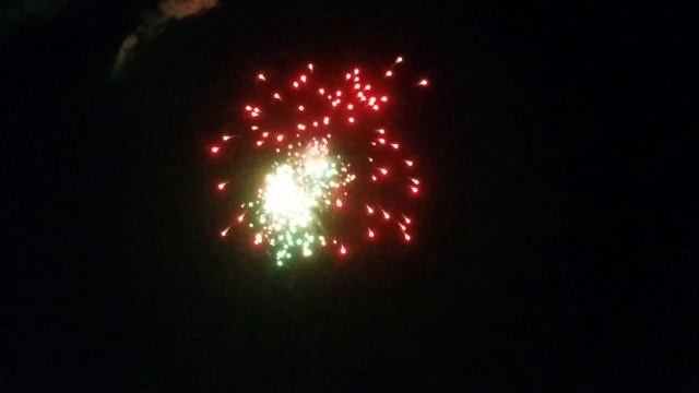 Салют в честь Дня Победы! Ташкент, Узбекистан 9Мая 2017 смотреть онлайн