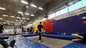 Делаем трюки на ИНДО скуте в БАТУТНОМ ЦЕНТРЕ!