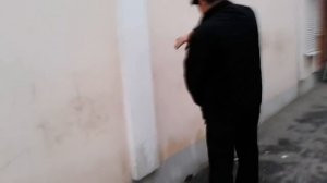 Пьяный мужик ссыт на улице г  Моршанска