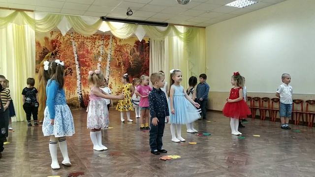 Праздник Осени. Группа 9 смотреть онлайн