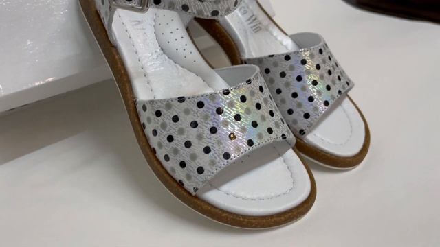Сандалии для девочки Krasawin, белая в корошек лазерная кожа. смотреть онлайн