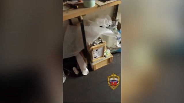 Полицейские ликвидировали наркоцех, обустроенный в одном из гаражей на Смольной улице Москвы
