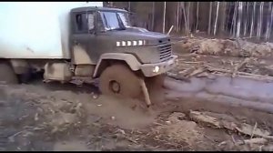 Месим грязь на грузовике Урал