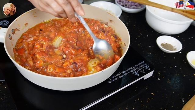 2 DELICIOUS PIZZAS. PROSCIUTTO, SALAMI, ROASTED PEPPERS & SPINACH ,ARTICHOKES WITH WHITE SAUCE смотреть онлайн