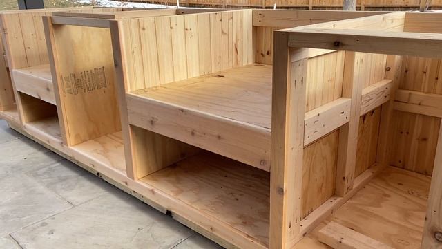 Green Egg Outdoor Kitchen Build - Both Large and XL Eggs! смотреть онлайн