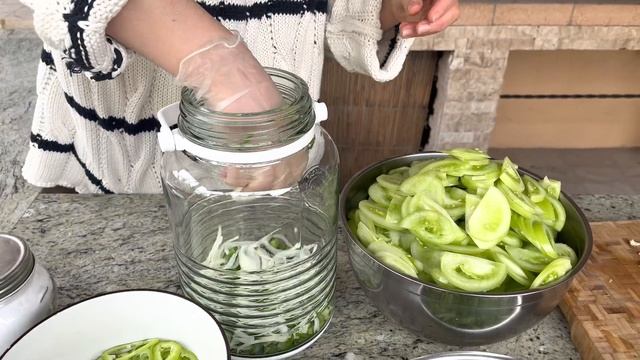 Квашеный салат из зелёных помидор/без уксуса и стерилизации смотреть онлайн