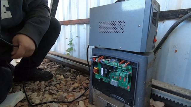 Починил откатные ворота. Дачный будень #54 смотреть онлайн