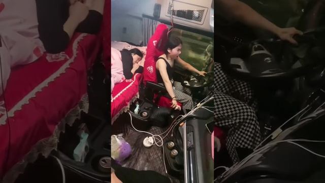 Китайские дальнобойщицы