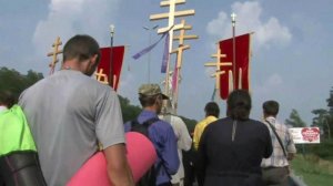 Колонна верующих крестного хода на Украине отказал... МВД, где предложили передвигаться на автобусах