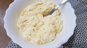 Салат с яйцом и сыром