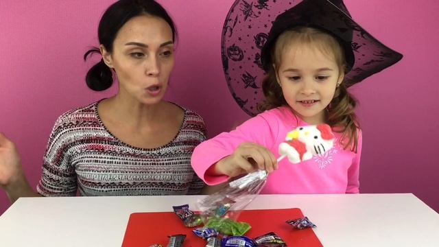 ✿ Хэллоуин. Пробуем разные конфеты на Арина Шоу \ Candy for Halloween смотреть онлайн