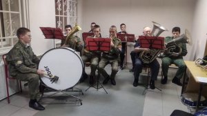 Б.Мокроусов "Марш Защитников Москвы"
Исполняет Духовой оркестр Преображенского кадетского корпуса н