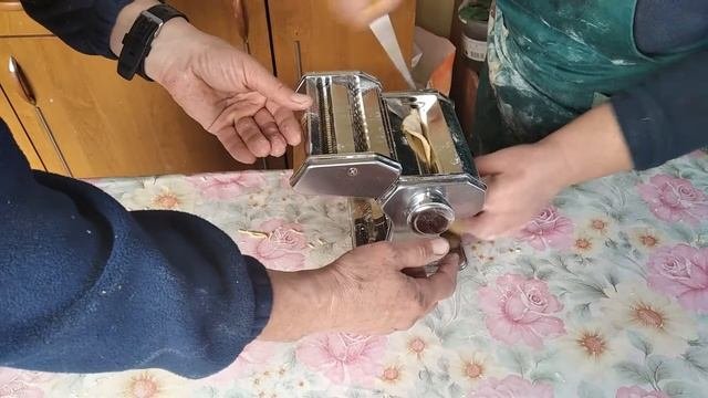 Готовим домашнюю лапшу   #готовимдома   #лапшадомашняя  #лапшерезка