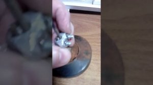 Если течет бачок. Отваливается груша-клапан.