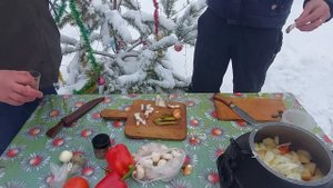Свиные ребрышки с овощами в собственном соку в афганском казане