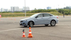 Пытаемся перевернуть Весту, как ВАИ. Lada Vesta и полицейский разворот | Новости с колёс №350