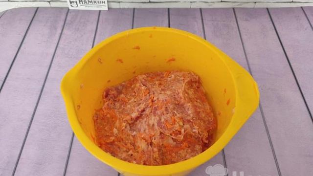 Мясные биточки из фарша с рисом и овощами в мультиварке