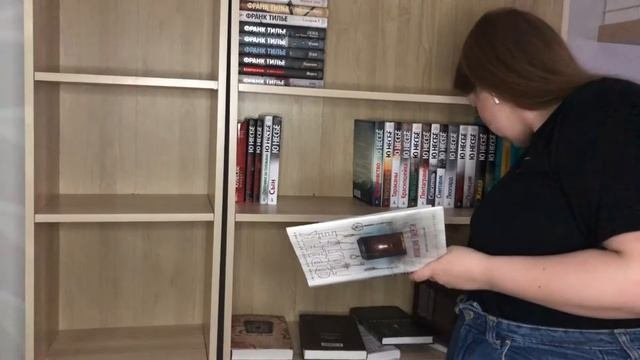Новый книжный стеллаж. Заполняю книжные полки ?