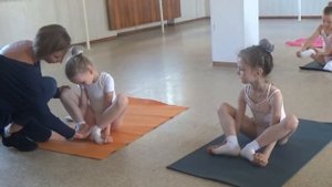 Упражнения на выворотность. Балет для детей|Не Мисс Николь| Miss Kate Gymnastics