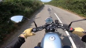 Moto Guzzi V7 850 vs Ducati Scrambler 800