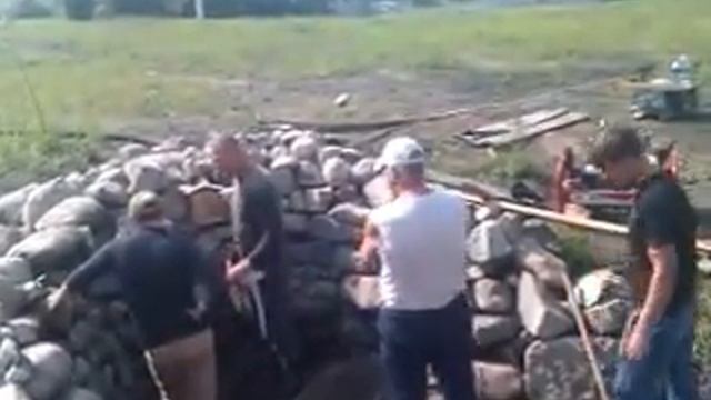 Добровольцы чистят родник