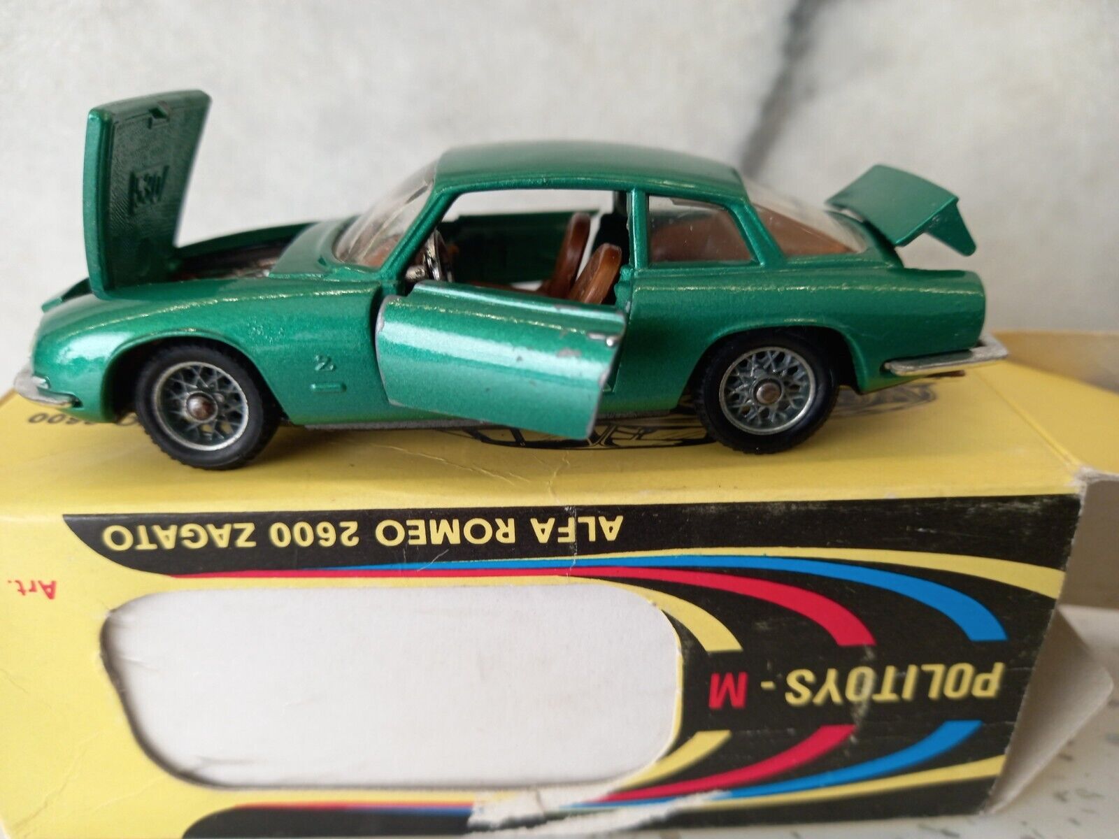 Винтажная коллекционная игрушка Alfa Romeo 2600 Металлическая модель масштаб 1 к 43- СССР