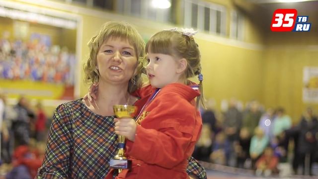 Новогодний турнир по самбо в Шексне! смотреть онлайн